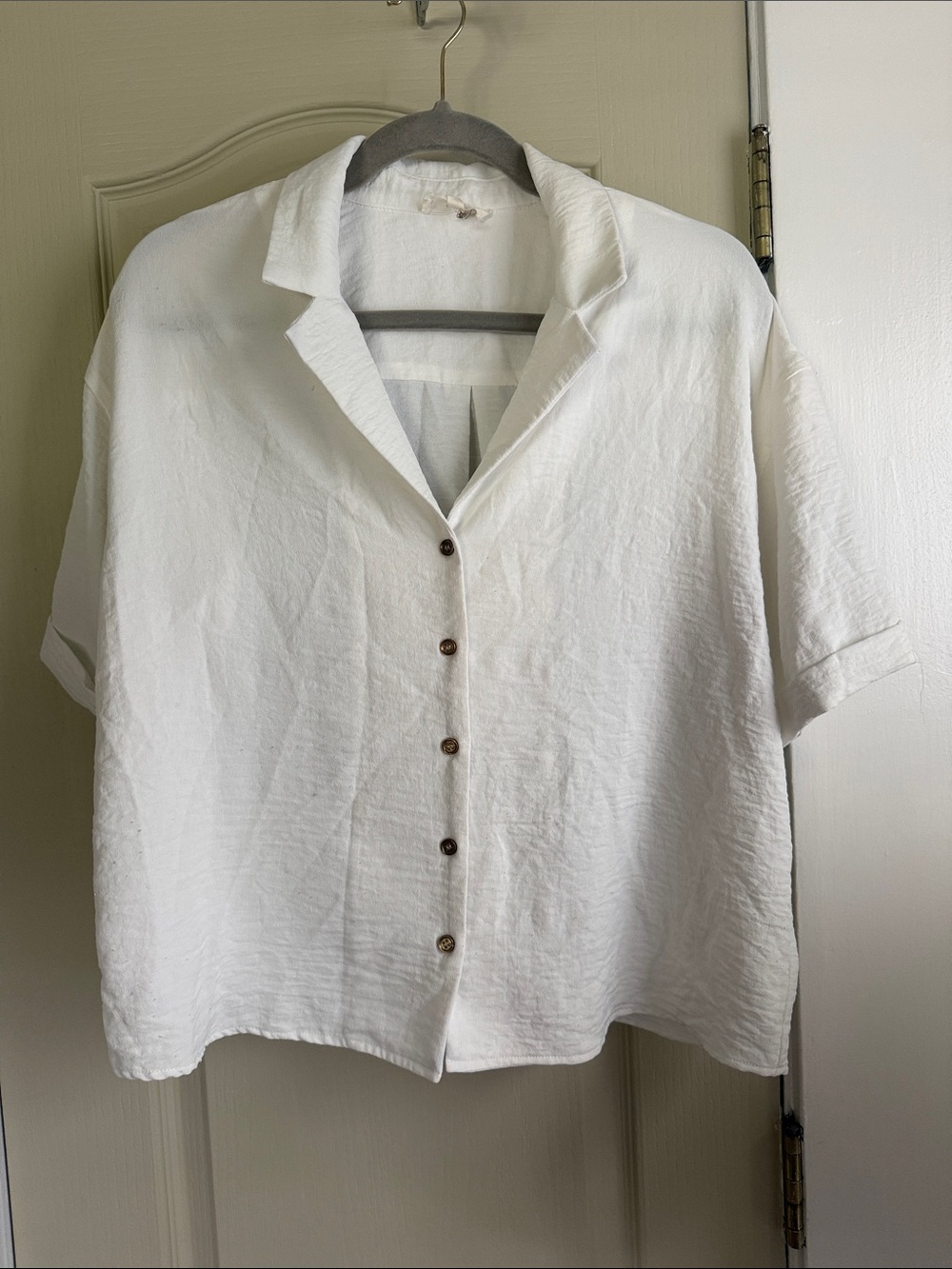 Women’s White Short-Sleeve Button-Up Shirt